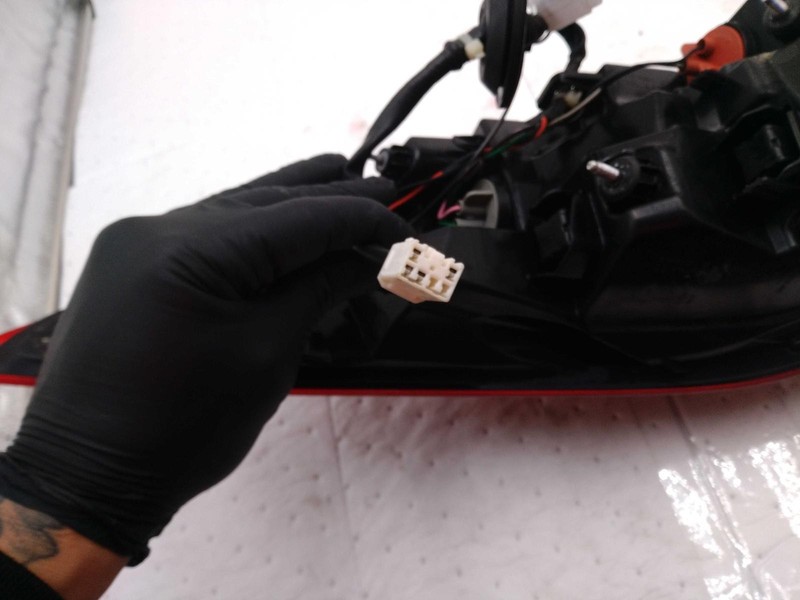 2019 Hyundai Elantra Left Tail Light Assembly Silver OEM 697449 73K Miles