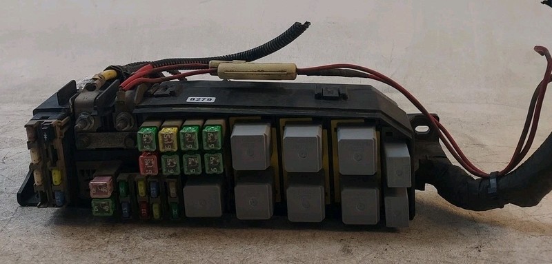 2006 Ford Escape 2.3L Engine Fuse Box VIN 8th = Z w/o Lid OEM