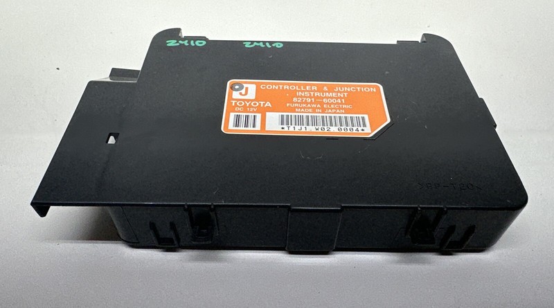 8279160041 | 99-03 TOYOTA LAND CRUISER CONTROLLER & JUNCTION CONTROL MODULE OEM