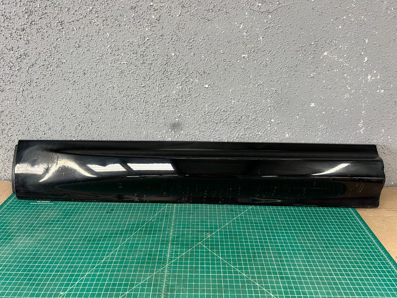 14-22 Range Rover Sport L494 FRONT LEFT DRIVER SIDE DOOR LOWER MOLDING OEM