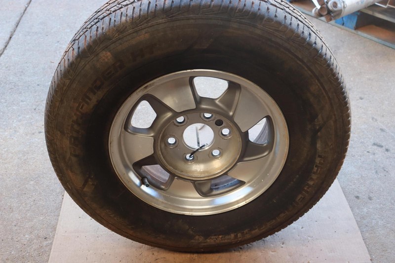 2000-2003 CHEVY TAHOE WHEEL TIRE RIM PATHFINDER HT 245/75 R16 16X7 5 SPOKE OEM