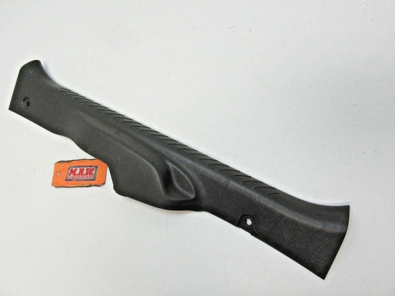 LEFT DRIVER SIDE FRONT CARPET TRIM SILL DOOR PANEL FLOOR KICK PLATE LF LH L