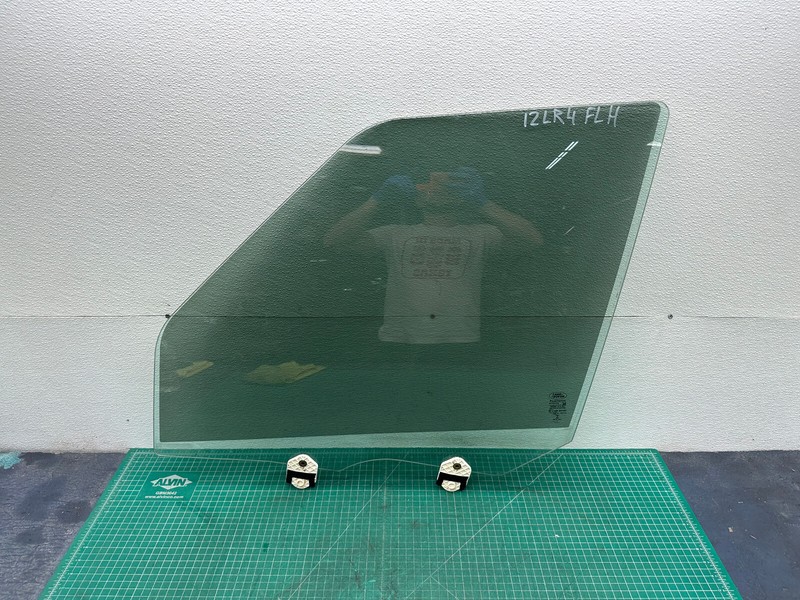 05-16 Land Rover LR4 FRONT LEFT DRIVER SIDE DOOR WINDOW GLASS OEM
