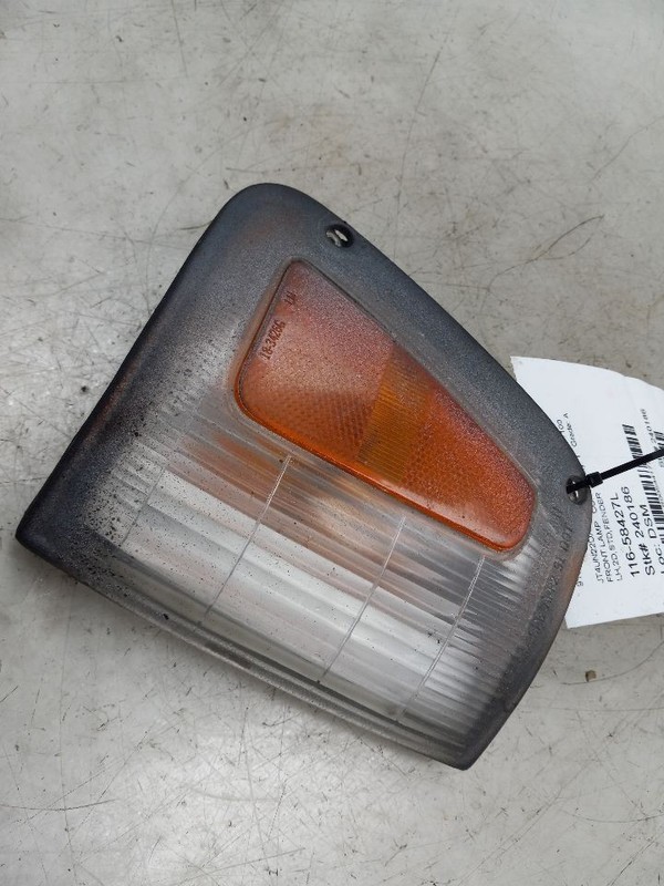93-98 TOYOTA T100 3.4L 4WD AT DRIVER SIDE FENDER MOUNTED TURN SIGNAL LAMP