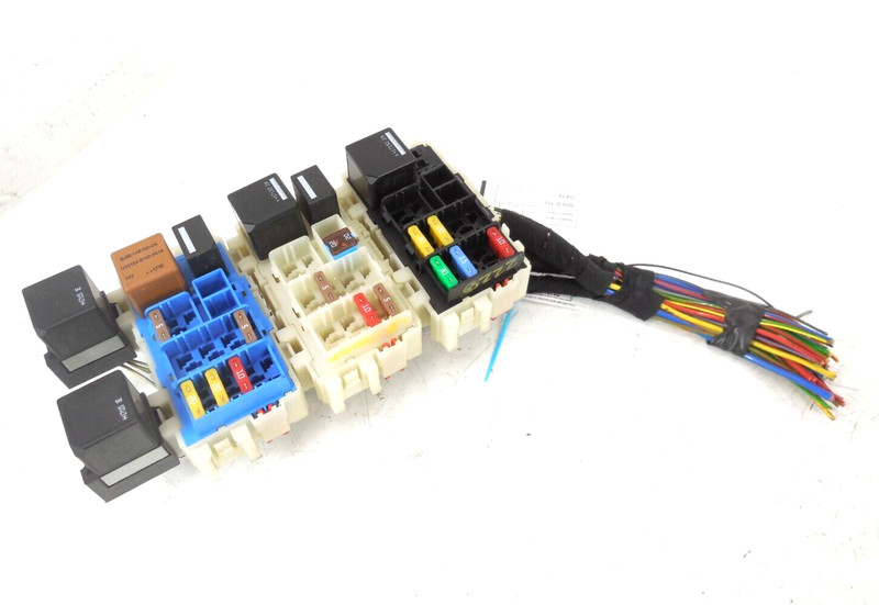 2017 17 Land Rover Discovery Sport Trunk Relay Fuse Box OEM