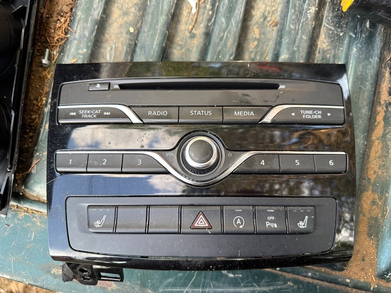 17-19 INFINITI QX30 OEM DASH OEM RADIO HEATER AC A/C CONTROL PANEL 253915DA1B