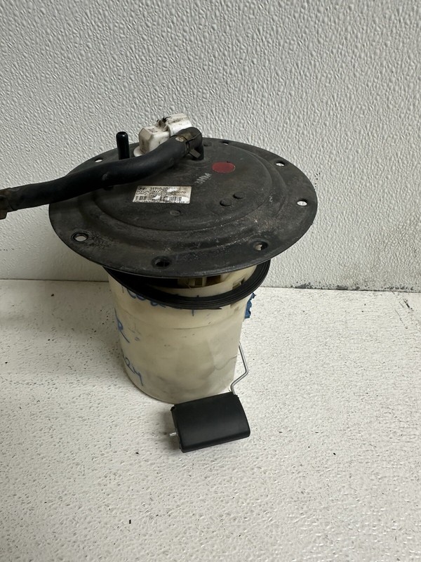2004-2006 Hyundai Elantra 2.0L Fuel Gas Pump w Sending Unit & Bracket