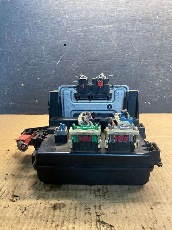 2006 2007 Dodge ChargerFuse Box Body Control Module BCM AA7572 DG