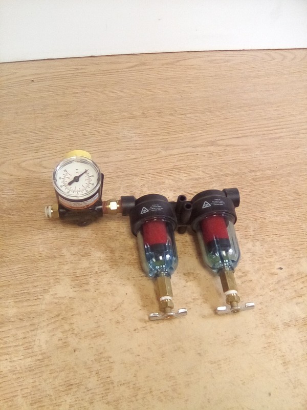 Parker 14R118FC Pressure Regulator W/ (2) Parker AA-0003G-AWC