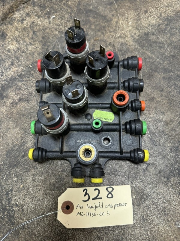 Freightliner Air Manifold A12-14736-003 w/ Air Pressure Switch 830-0001-000