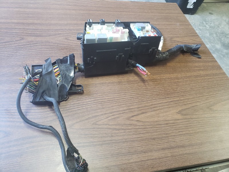 Fuse Box Engine Fits 12-14 FOCUS