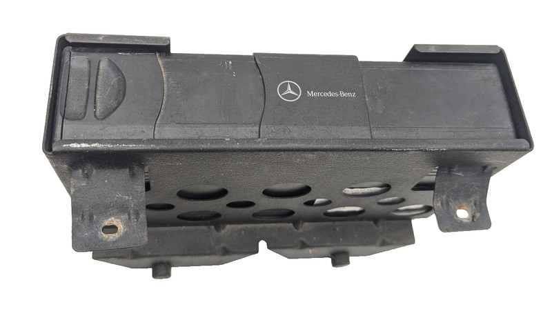 Mercedes R230 SL500 C32 C320 CD Changer 6 Disk Player MC3010 2038209089 OEM