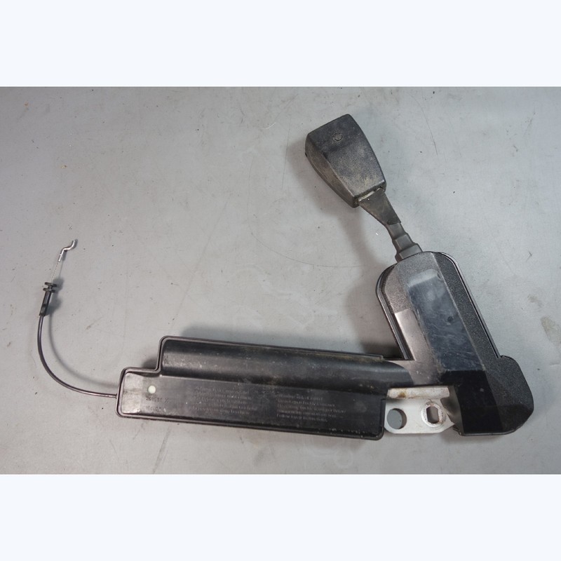 92-97 BMW E36 3-Series Front Right Lower Seat Belt Buckle for Manual Seats OEM
