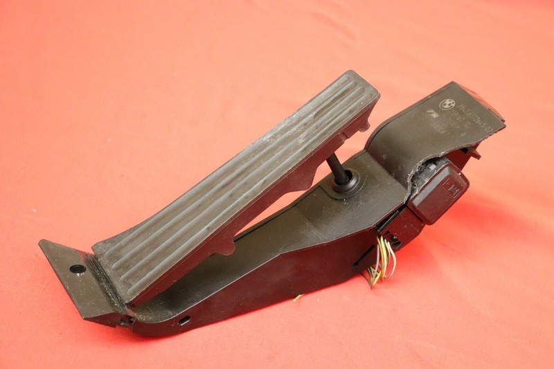 BMW E60 E65 E90 E92 FLOOR GAS ACCELERATOR FOOT PEDAL LEVER SENSOR UNIT OEM