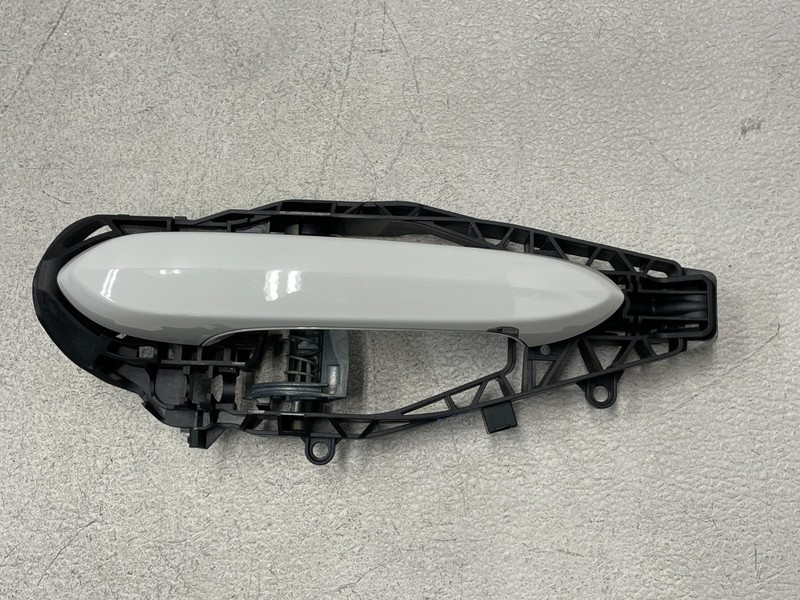 19 20 21 BMW 330i M340i G20 Rear Right Pass Exterior Door Handle White 1633 OEM