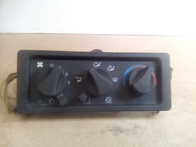Freightliner FL70 Climate Control 8520046000.02