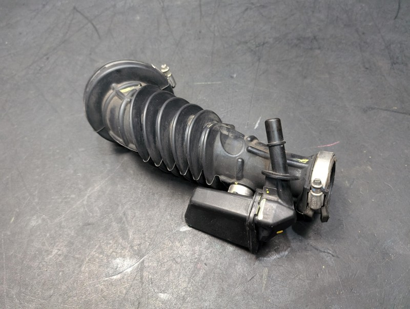 Air Cleaner Air Outlet Duct 2021 Chevrolet Malibu 84761166 2016 2017 - 2024