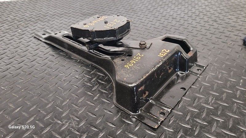 88-96 Chevrolet 3500 Pickup Hood Latch Support OEM 15029224