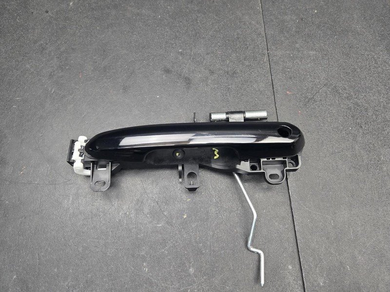 Front Left Door Outside Handle 2023 Toyota RAV4 69210-0R080-C0 2019 - 2025 X