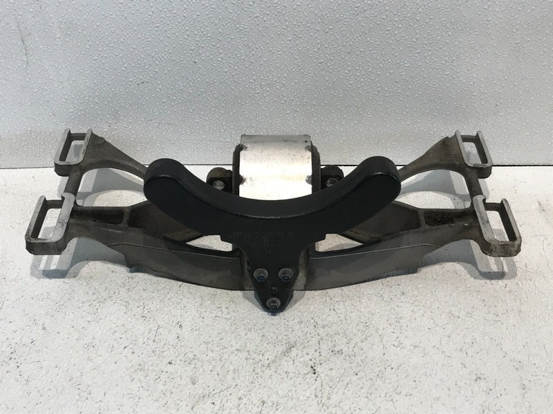 04-05 JAGUAR XJ8 AUTO TRANSMISSION CROSSMEMBER SUPPORT MOUNT BRACKET