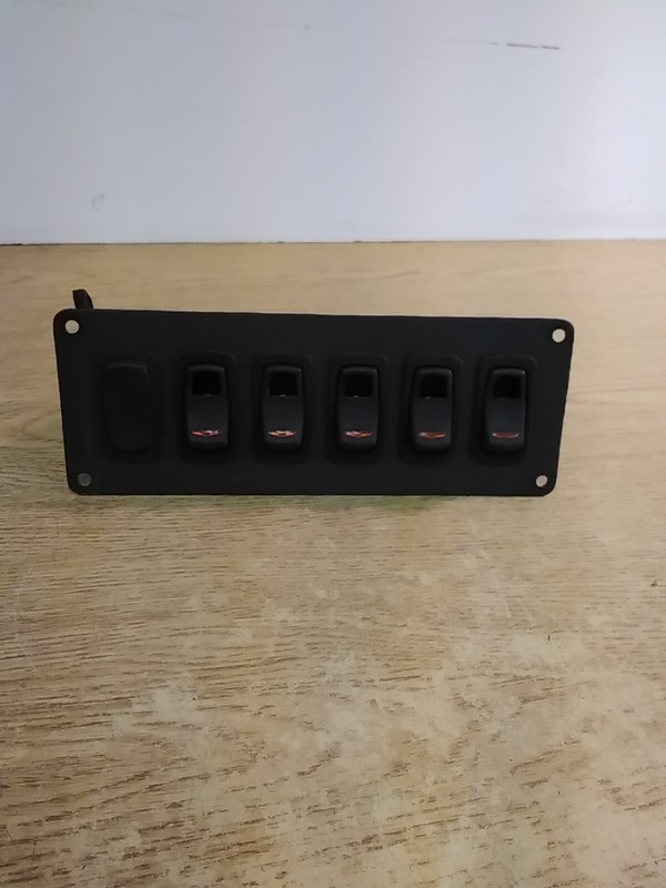 Freightliner 6 Gang Rocker Switch Panel W/ 5 Rocker Switches A06-86377-104
