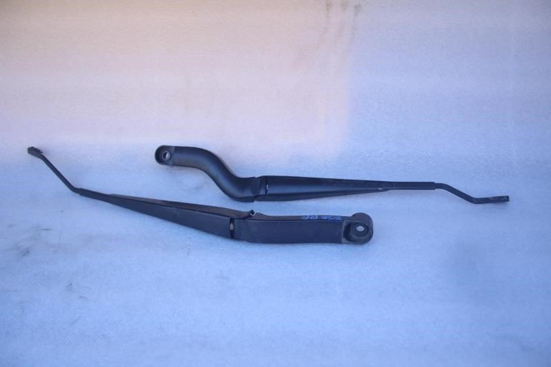 2020 2021 CADILLAC CT5 WINDSHIELD WIPER ARMS PAIR