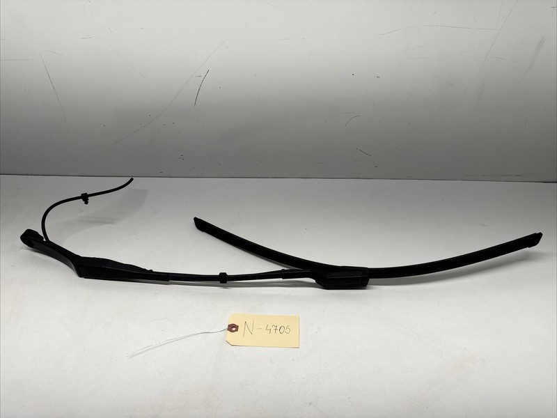 2020-2022 TESLA Y Front Windscreen Left Wiper Arm LHD 1490246-99-A 4705 U18