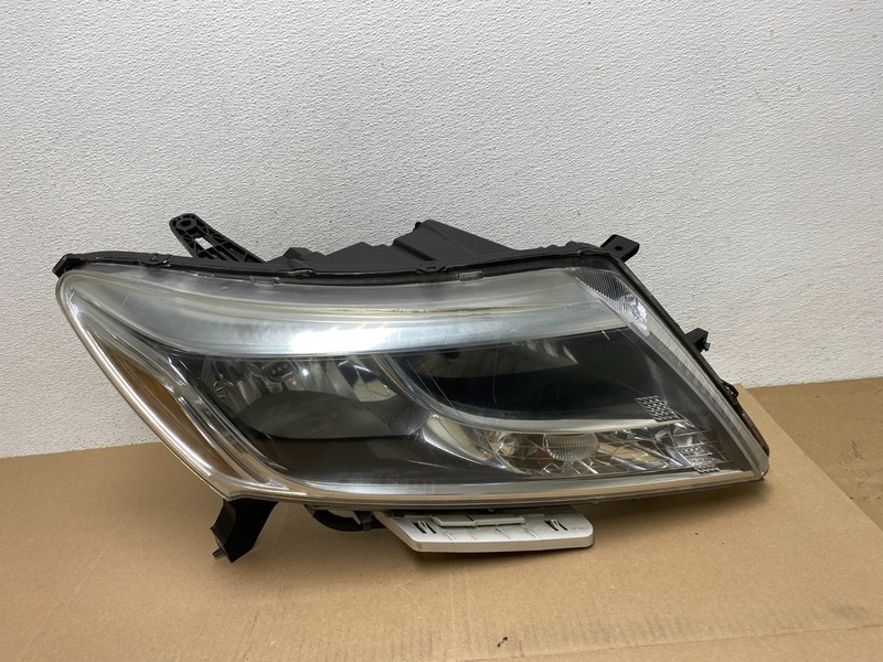 2013 to 2016 Nissan Pathfinder Right Passenger RH Side Headlight OEM AE6631 DW