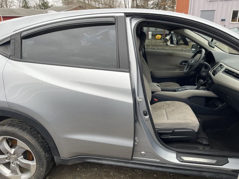 16-22 HONDA HR-V RIGHT ROCKER W/POST SILVER PC:NH830M 1.8L AT FWD 127K LX 65450