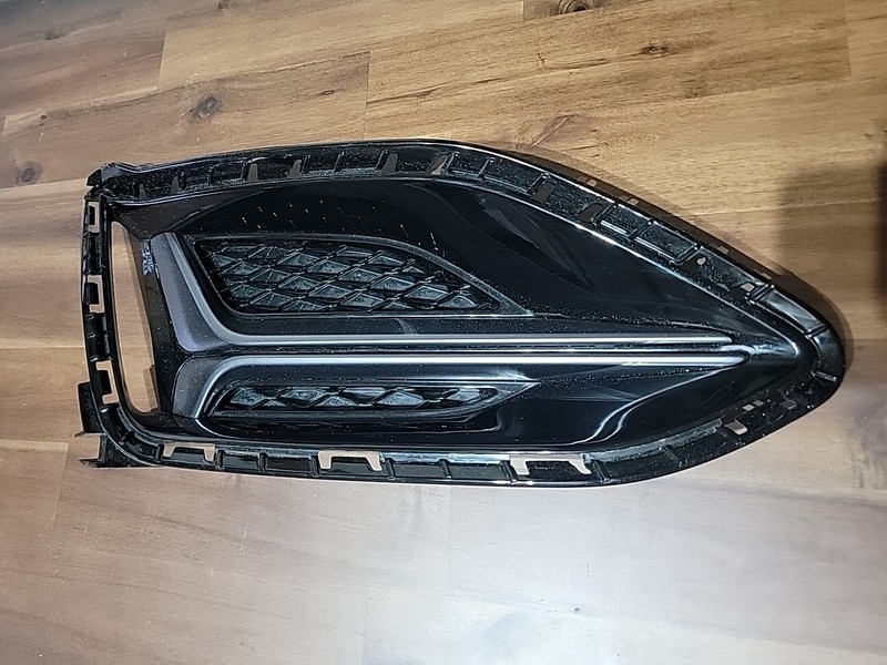 2019 2020 2021 HYUNDAI VELOSTER N RIight Foglight Cover Garnish 86562K9000 OEM