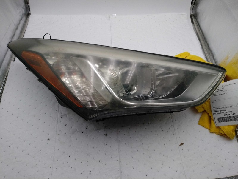 2014 Hyundai Santa Fe Right Headlight Assembly Grey Halogen 95K Miles