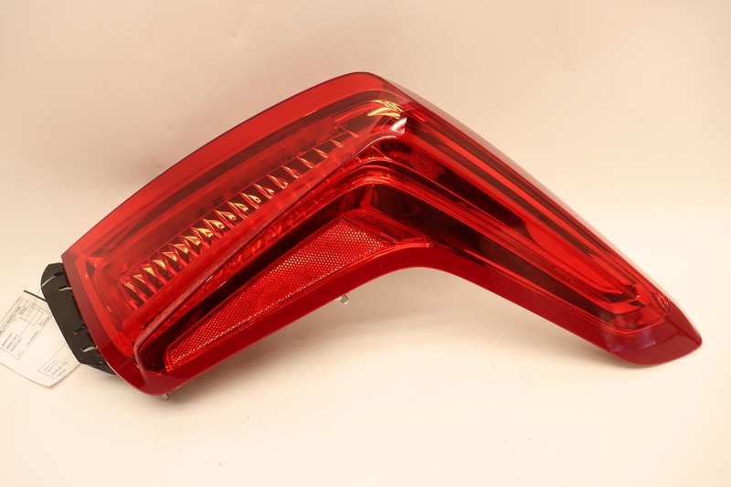2017-2019 CADILLAC XT5 REAR RIGHT PASSENGER SIDE TAILLIGHT LAMP ASSEMBLY OEM