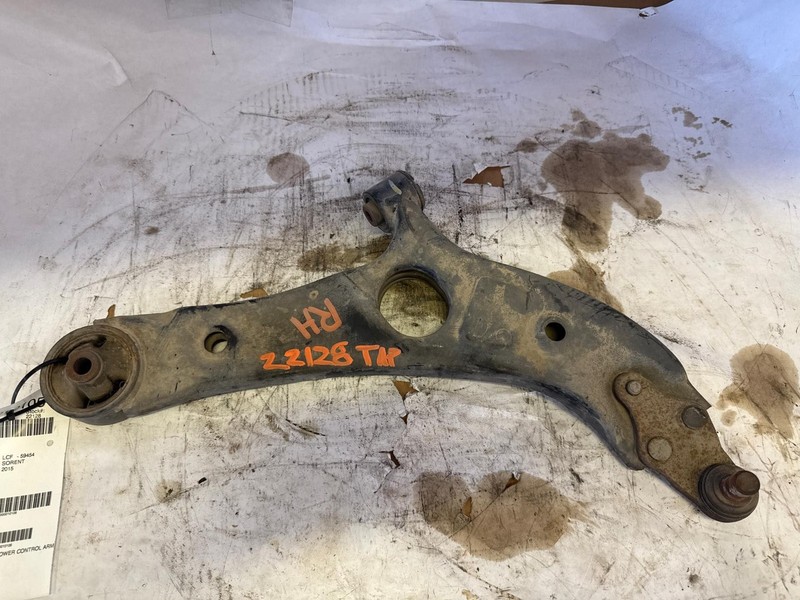 Lower Control Arm Front KIA SORENTO Right 14 15