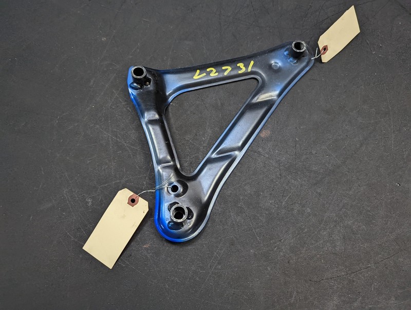 Front Right Fender Upper Bracket 2015 Lexus RC350 61143-24010 2016-2020 2021