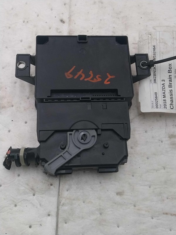 Used Air Bag Module fits: 2018 Mazda 3 Air Bag LH under dash roof air bag equipp