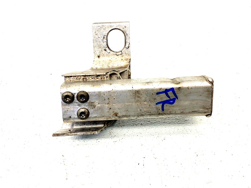 15-18 MERCEDES W205 C300 FRONT RIGHT BUMPER IMPACT BAR LOWER BRACKET OEM A0.49