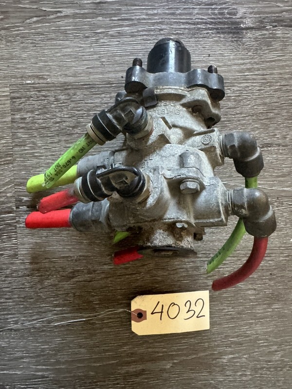 BENDIX BRAKE AIR VALVE - P/N: T-290181-G T-290182-D