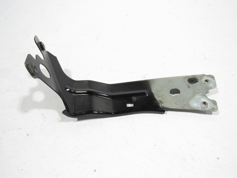 14-19 Maserati Quattroporte 2016 Front Left Fender Support Mount Bracket ;:A