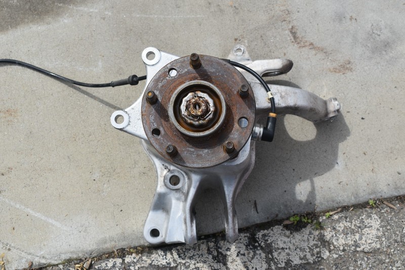 88-96 C4 Corvette LH Driver Side Rear Steering Knuckle Spindle USED OEM 10052209