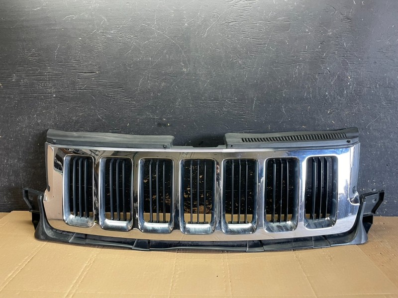 2011 to 2013 Jeep Grand Cherokee Front Upper Grill Grille OEM AA8808 DG