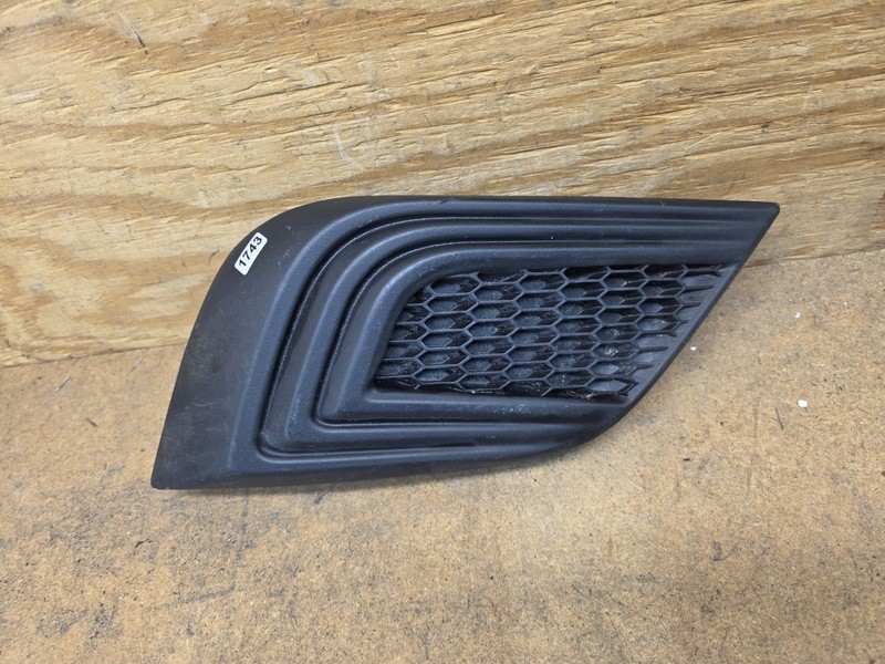 2015 16 17 2018 Nissan Murano Front Bumper Foglight Cover Bezel Right Side OEM