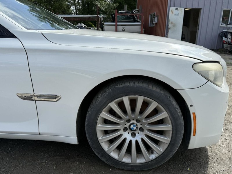 2009-2015 BMW 750i Right Passenger Side Fender White