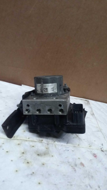 2015 Acura RDX ABS Modulator Assembly OEM Silver 3.5L 144K Mileage