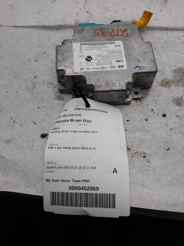 Used Air Bag Module fits: 2019 Hyundai Veloster Air Bag front center console Bas