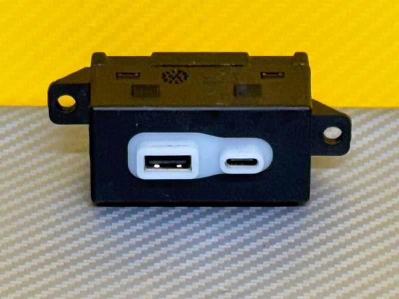 2022 - 2025 JEEP WAGONEER 3RD ROW SEAT BACK USB CHARGER PORT OEM 68422663AA
