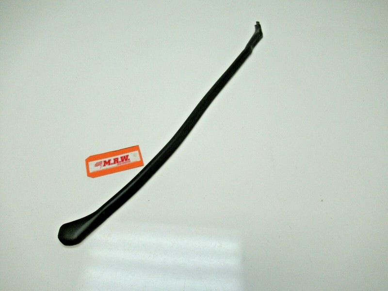 REAR DOOR RUBBER SEAL RIGHT QUARTER PANEL FORWARD EDGE PASSENGER BACK for ACADIA