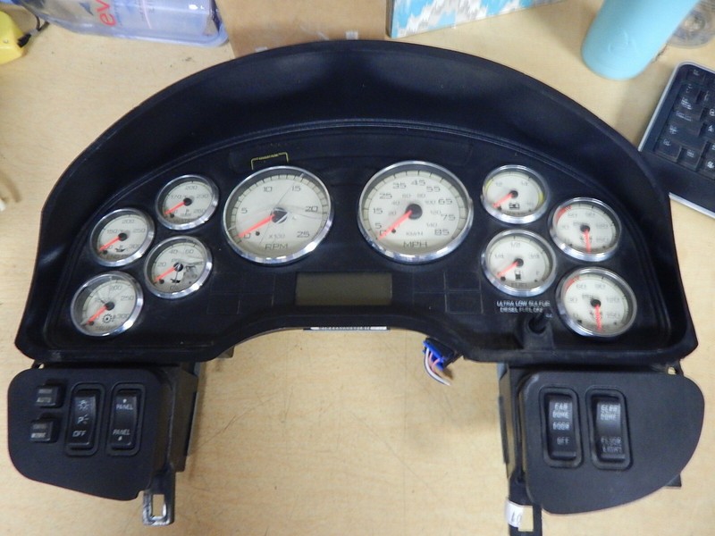 International 3868148F91 32484-017 Gauge Cluster *Damage* *FREE SHIPPING*