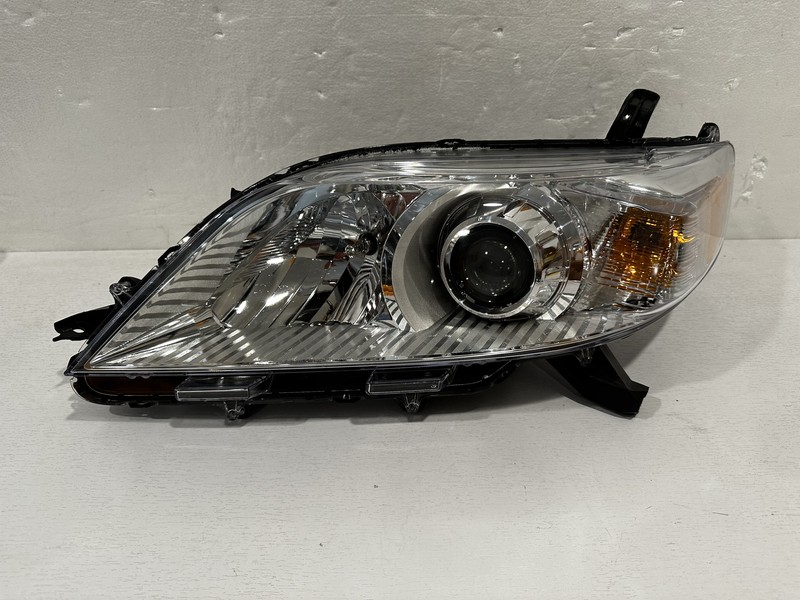 2016-20 TOYOTA SIENNA LH HEADLAMP ASSY OEM PART# 81150-08031