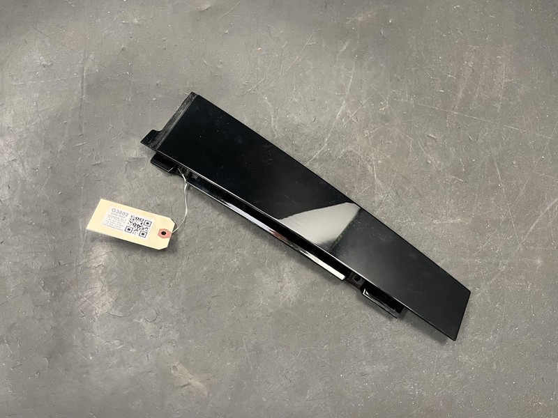 Rear Left Door Window Front Side Molding 2020 GMC Acadia 23100333 2017 - 2023
