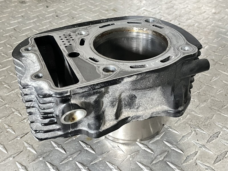 08 Kawasaki VN 900 D Vulcan Front Engine Cylinder Block Jug Barrel VN900
